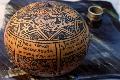 Kuzca_paa : Pyrogravure sur calebasse (histoire andine)