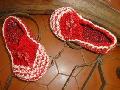 chaussons rouge et blanc